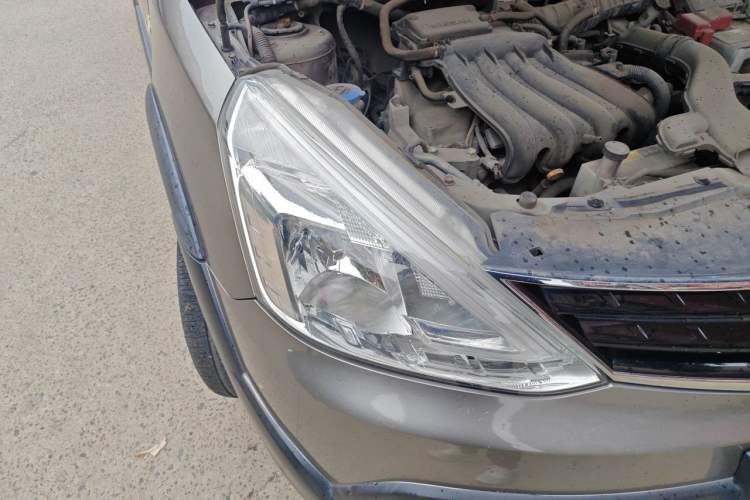 Used Nissan Livina 2013 Jingrui 1.6XL Manual Comfort Edition Right Front Headlight