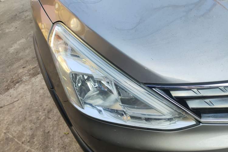 Used Nissan Livina 2013 Jingrui 1.6XL Manual Comfort Edition Right Front Headlight
