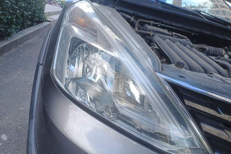 Used Nissan Livina 2013 JINRUI 1.6XV CVT Luxury Edition Right Front Headlight