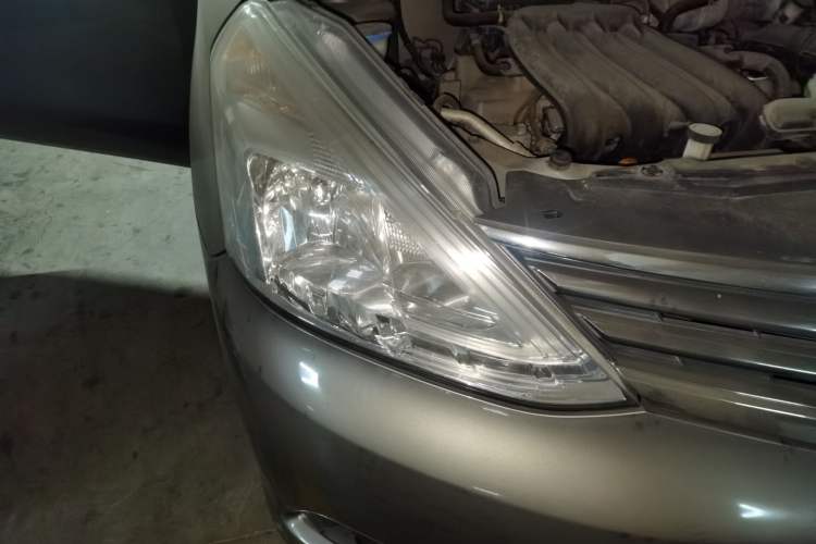 Used Nissan Livina 2013 1.6XE Manual Comfort Edition Right Front Headlight