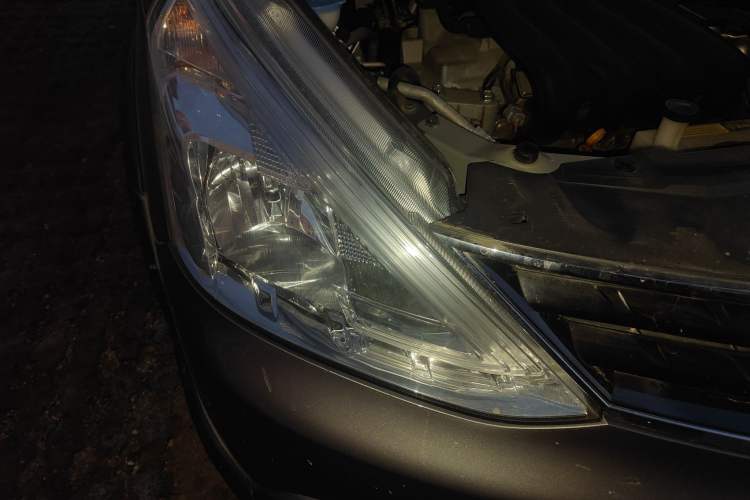 Used Nissan Livina 2013 Jingrui 1.6XL Manual Comfort Edition Right Front Headlight