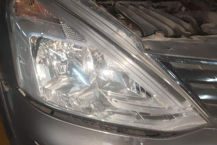 Used Nissan Livina 2013 Jinrui 1.6XL CVT Comfort Edition Right Front Headlight