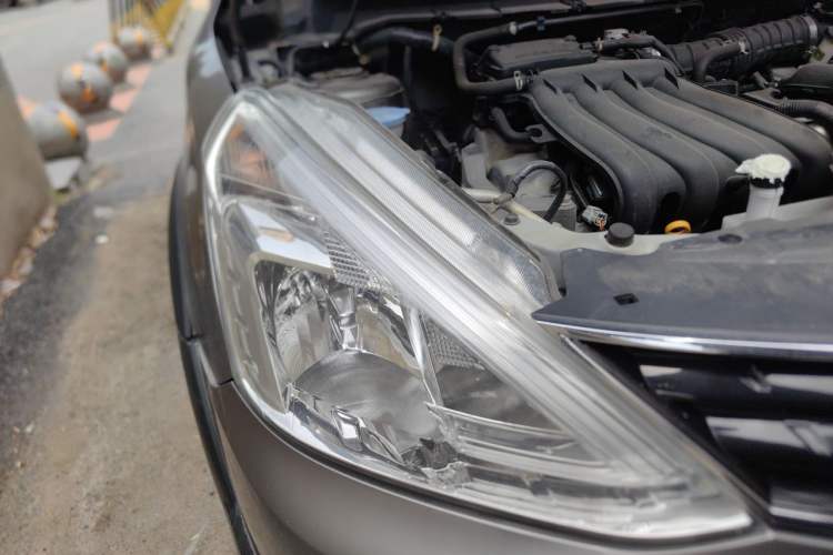 Used Nissan Livina 2013 Jingrui 1.6XL Manual Comfort Edition Right Front Headlight