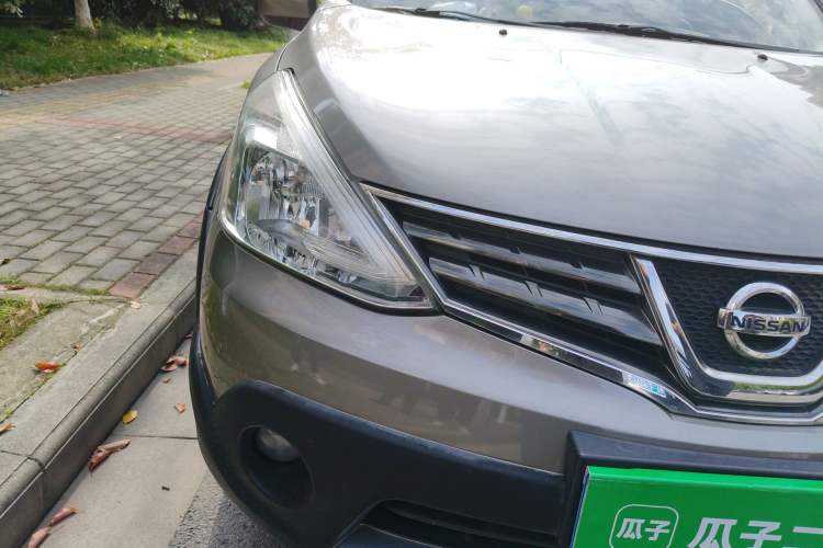 Used Nissan Livina 2013 Jingrui 1.6XL Manual Comfort Edition Right Front Headlight