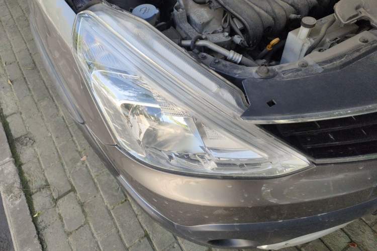 Used Nissan Livina 2013 Jingrui 1.6XL Manual Comfort Edition Right Front Headlight
