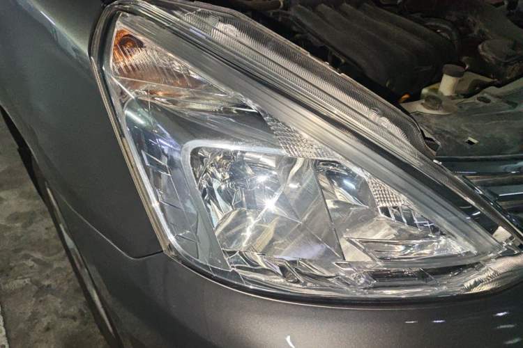 Used Nissan Livina 2013 1.6XE CVT Comfort Edition Right Front Headlight