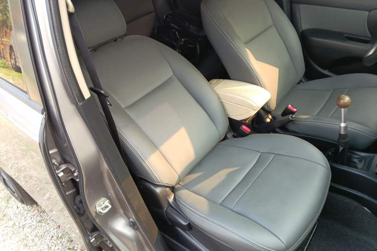 Used Nissan Livina 2013 1.6XE Manual Comfort Edition Right Front Seat