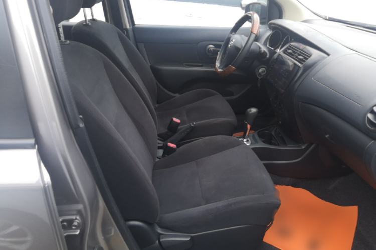 Used Nissan Livina 2013 1.6XE CVT Comfort Edition Right Front Seat