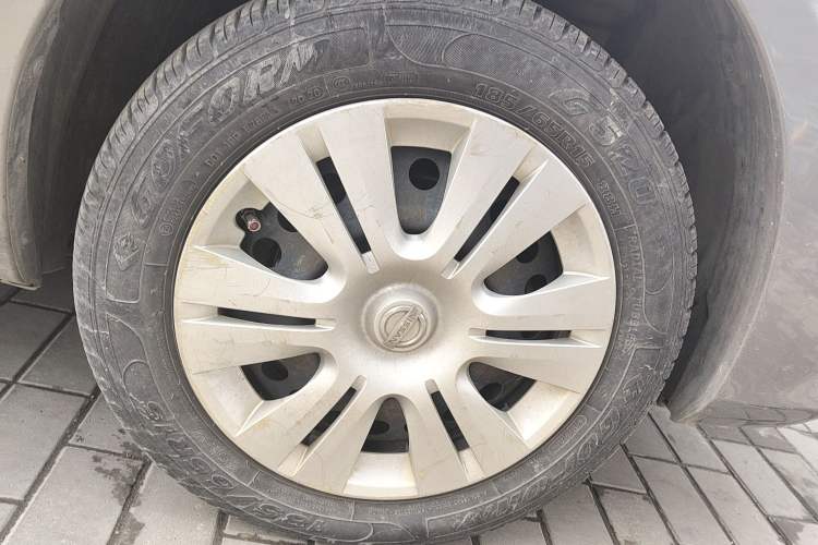 Used Nissan Livina 2013 1.6XE Manual Comfort Edition Right Front Wheel Hub