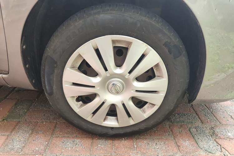 Used Nissan Livina 2013 1.6XE CVT Comfort Edition Right Front Wheel Hub