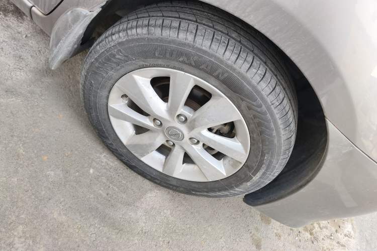 Used Nissan Livina 2013 1.6XL CVT Luxury Edition Right Front Wheel Hub