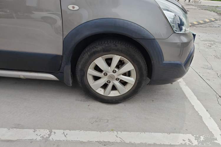 Used Nissan Livina 2013 Jingrui 1.6XL Manual Comfort Edition Right Front Wheel Hub