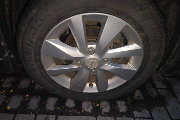 Used Nissan Livina 2013 Jinrui 1.6XL CVT Comfort Edition Right Front Wheel Hub