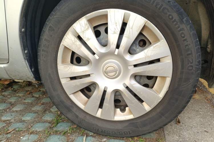 Used Nissan Livina 2013 1.6XE Manual Comfort Edition Right Front Wheel Hub