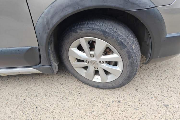Used Nissan Livina 2013 Jingrui 1.6XL Manual Comfort Edition Right Front Wheel Hub