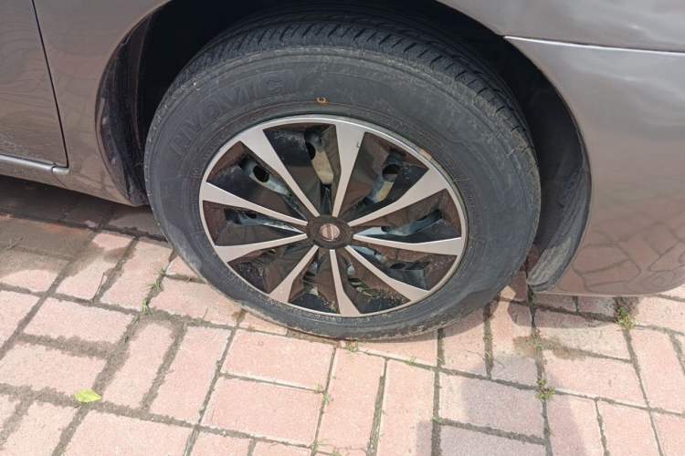 Used Nissan Livina 2013 1.6XE CVT Comfort Edition Right Front Wheel Hub