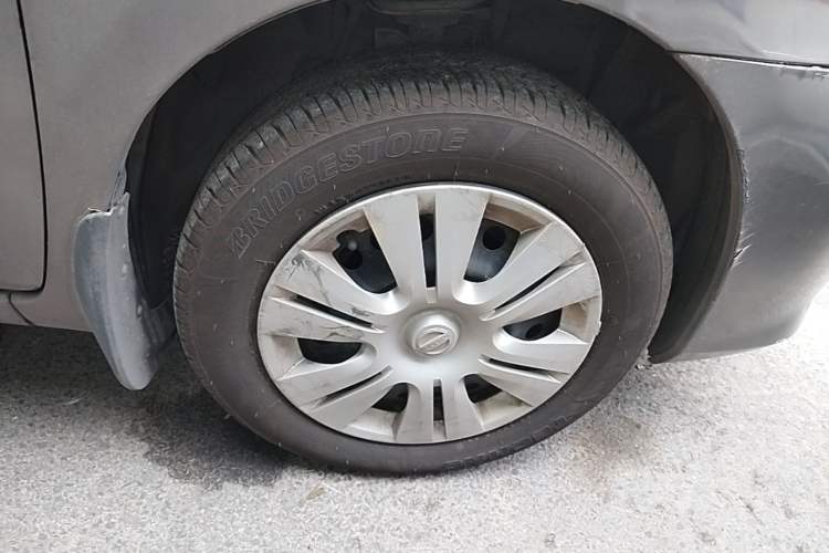 Used Nissan Livina 2013 1.6XE Manual Comfort Edition Right Front Wheel Hub