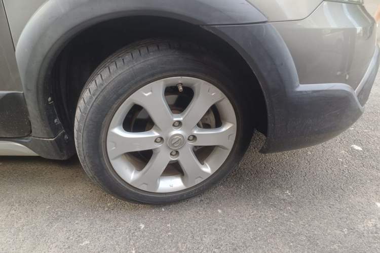 Used Nissan Livina 2013 JINRUI 1.6XV CVT Luxury Edition Right Front Wheel Hub