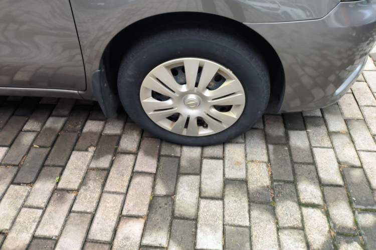 Used Nissan Livina 2013 1.6XE CVT Comfort Edition Right Front Wheel Hub