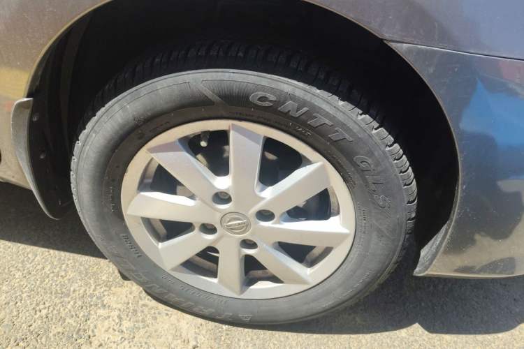 Used Nissan Livina 2013 1.6XE Manual Comfort Edition Right Front Wheel Hub