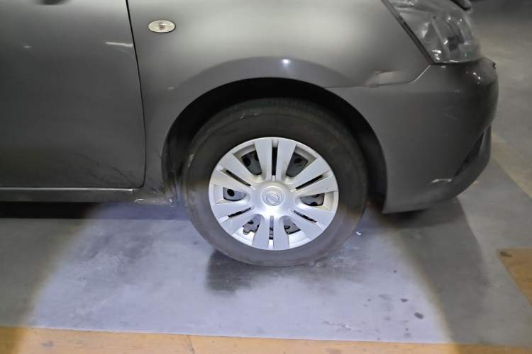 Used Nissan Livina 2013 1.6XE Manual Comfort Edition Right Front Wheel Hub
