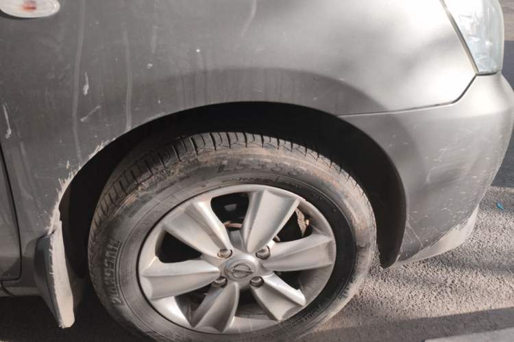 Used Nissan Livina 2013 1.6XE Manual Comfort Edition Right Front Wheel Hub