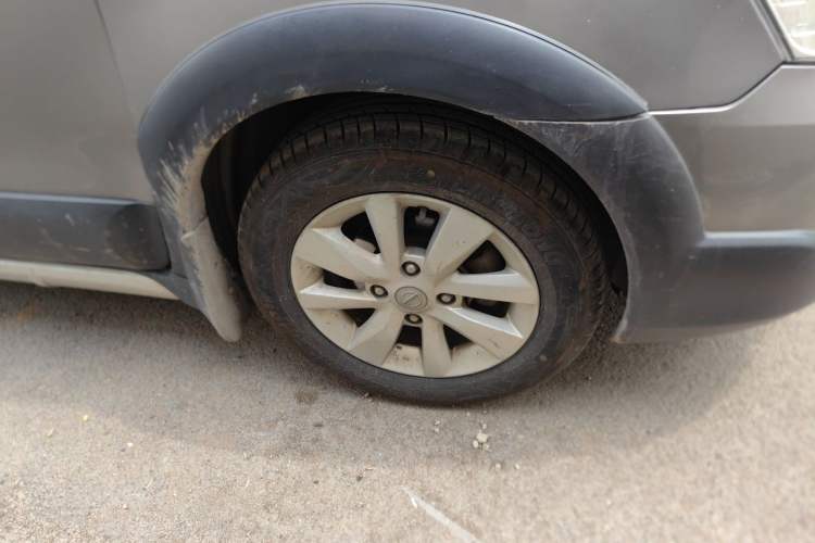Used Nissan Livina 2013 Jingrui 1.6XL Manual Comfort Edition Right Front Wheel Hub