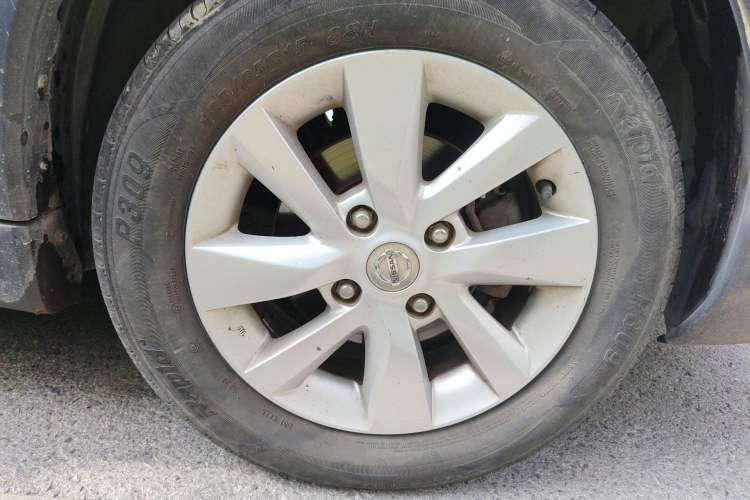 Used Nissan Livina 2013 Jingrui 1.6XL Manual Comfort Edition Right Front Wheel Hub