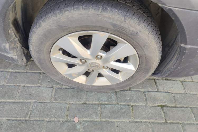 Used Nissan Livina 2013 Jingrui 1.6XL Manual Comfort Edition Right Front Wheel Hub
