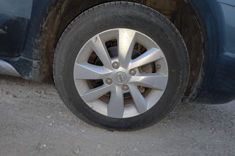 Used Nissan Livina 2013 Jingrui 1.6XL Manual Comfort Edition Right Front Wheel Hub