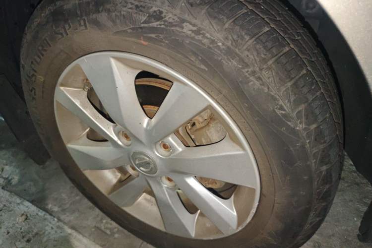 Used Nissan Livina 2013 1.6XE CVT Comfort Edition Right Front Wheel Hub