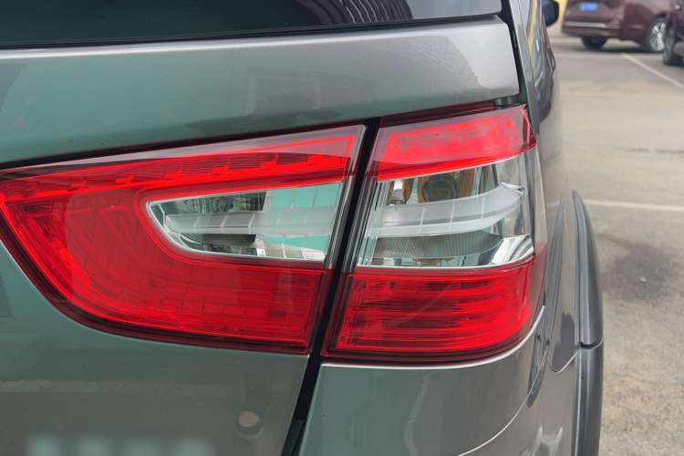 Used Nissan Livina 2013 JINRUI 1.6XV CVT Luxury Edition Right Rear Taillight