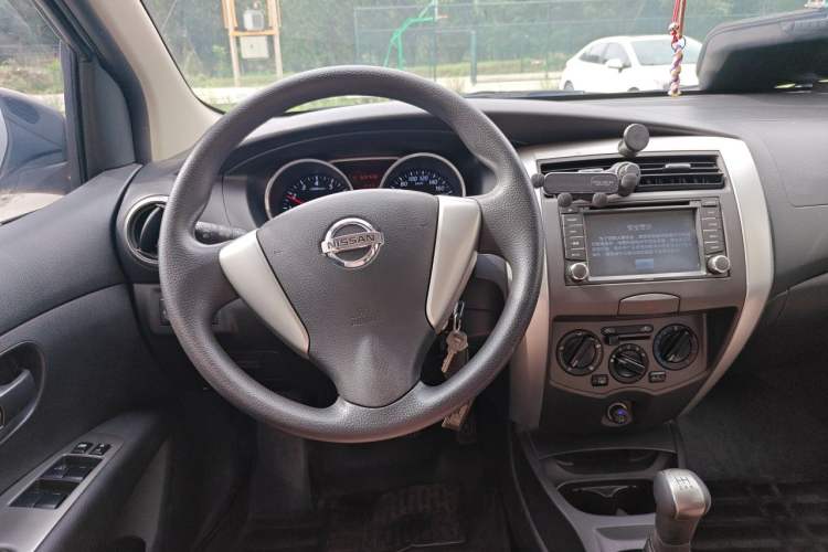 Used Nissan Livina 2013 Jingrui 1.6XL Manual Comfort Edition Steering Wheel