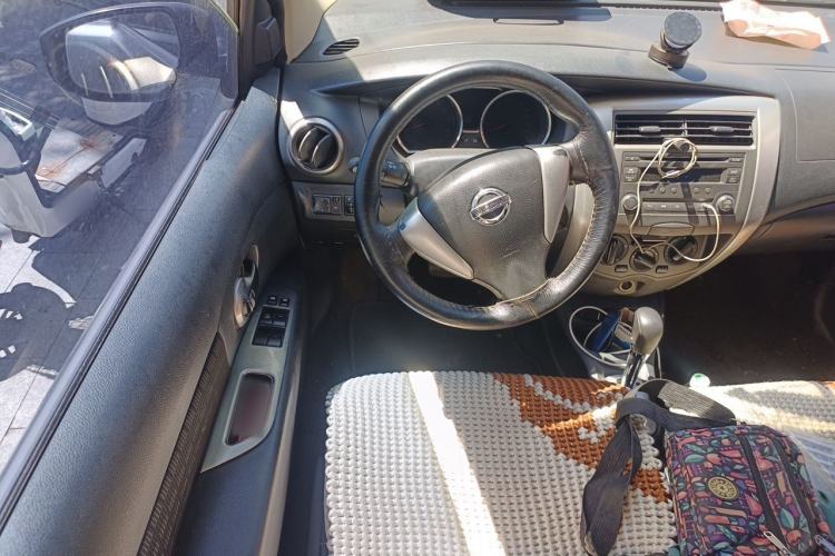 Used Nissan Livina 2013 JINRUI 1.6XV CVT Luxury Edition Steering Wheel