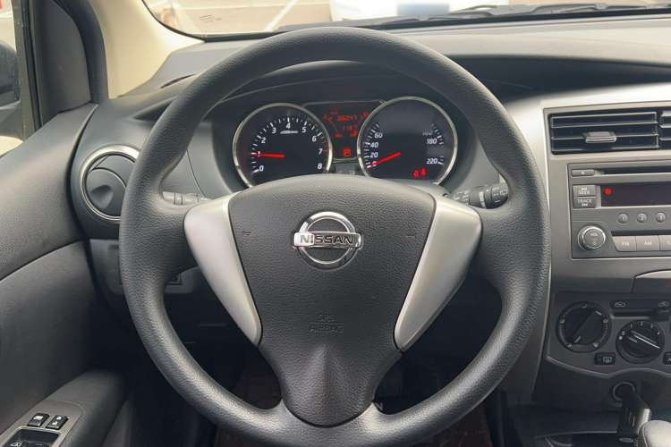 Used Nissan Livina 2013 JINRUI 1.6XV CVT Luxury Edition Steering Wheel