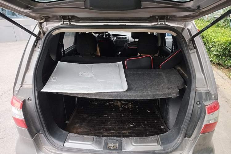 Used Nissan Livina 2013 1.6XE Manual Comfort Edition Trunk