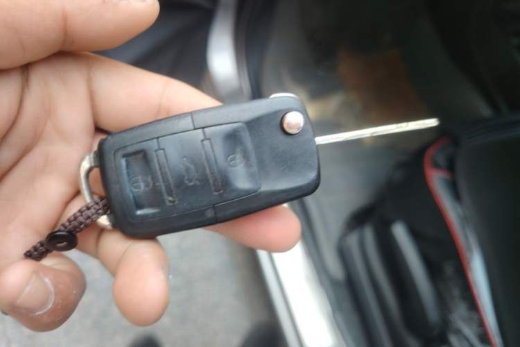 Used Nissan Livina 2013 1.6XE Manual Comfort Edition Vehicle Key