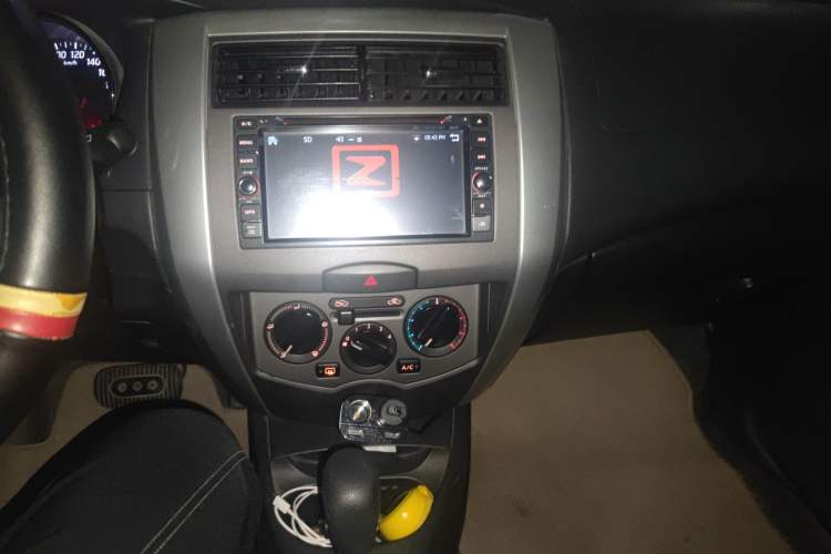 Used Nissan Livina 2013 JINRUI 1.6XV CVT Luxury Edition Audio And AC Panel