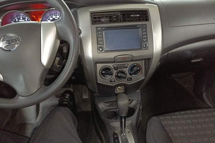 Used Nissan Livina 2013 Jinrui 1.6XL CVT Comfort Edition Audio And AC Panel
