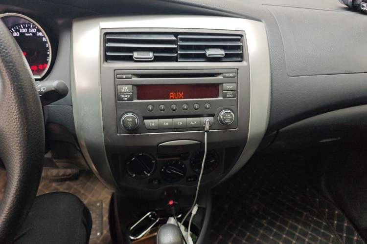 Used Nissan Livina 2013 JINRUI 1.6XV CVT Luxury Edition Audio And AC Panel
