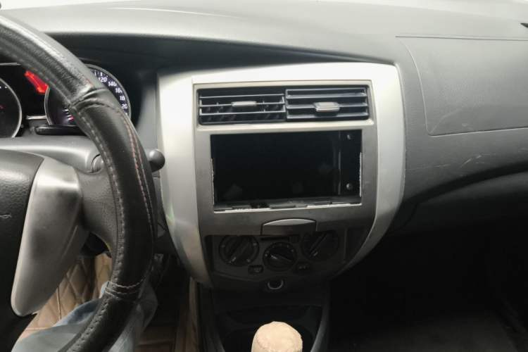Used Nissan Livina 2013 JINRUI 1.6XV CVT Luxury Edition Audio And AC Panel