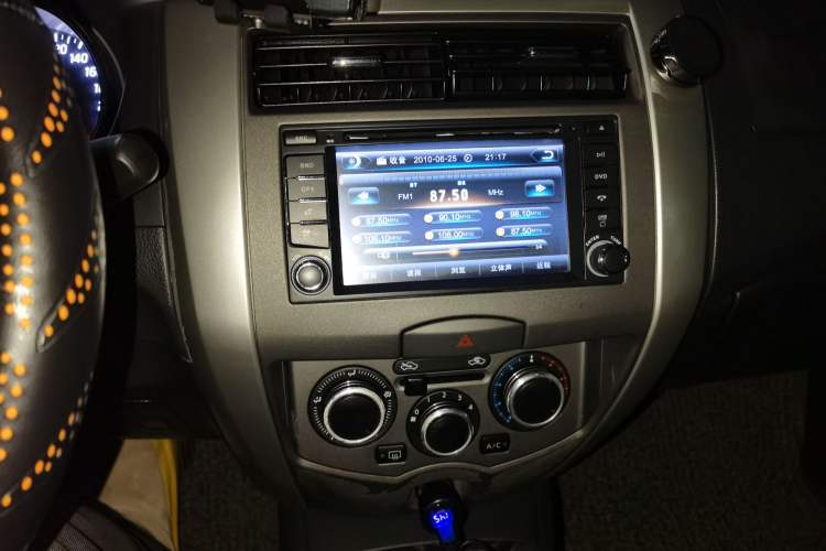 Used Nissan Livina 2013 Jinrui 1.6XL CVT Comfort Edition Audio And AC Panel