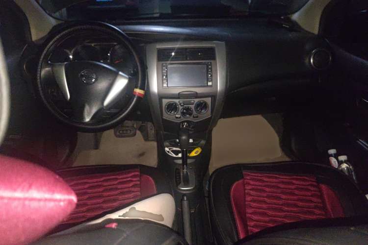 Used Nissan Livina 2013 JINRUI 1.6XV CVT Luxury Edition Center Console