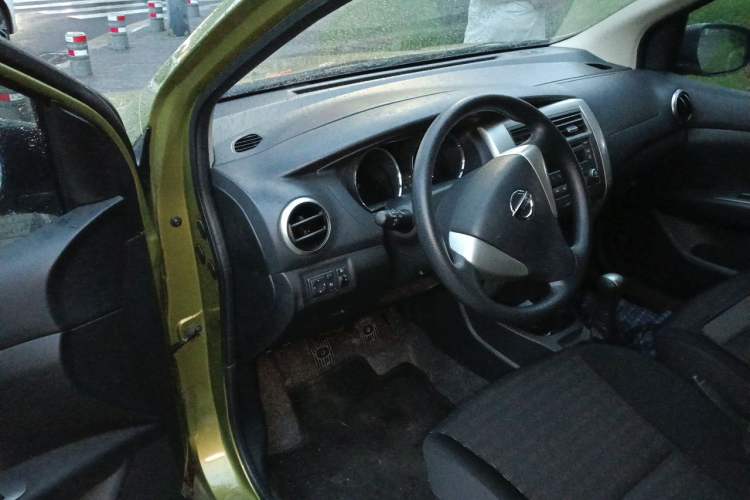 Used Nissan Livina 2013 JINRUI 1.6XV Manual Luxury Edition Driver Seat