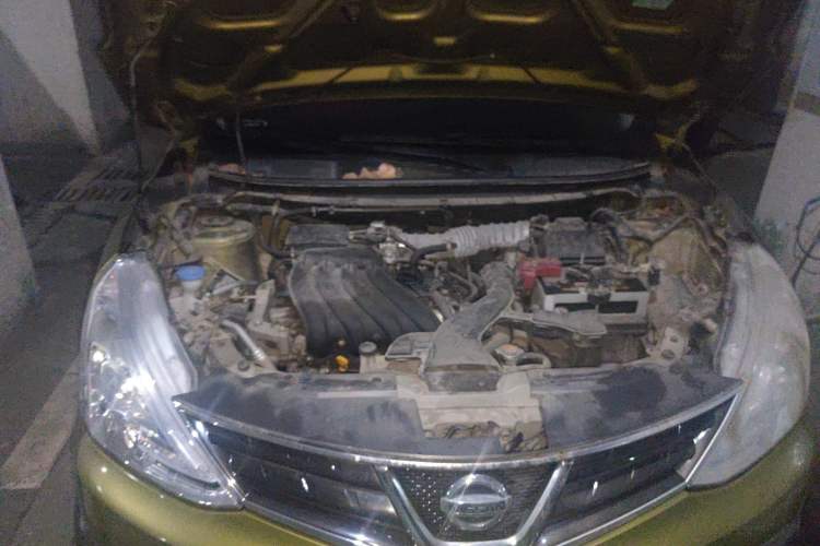 Used Nissan Livina 2013 JINRUI 1.6XV CVT Luxury Edition Engine Bay