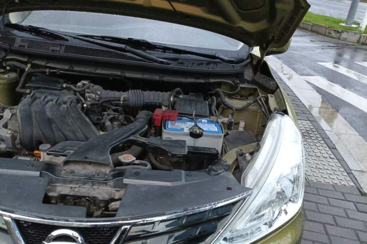 Used Nissan Livina 2013 JINRUI 1.6XV Manual Luxury Edition Engine Bay Left