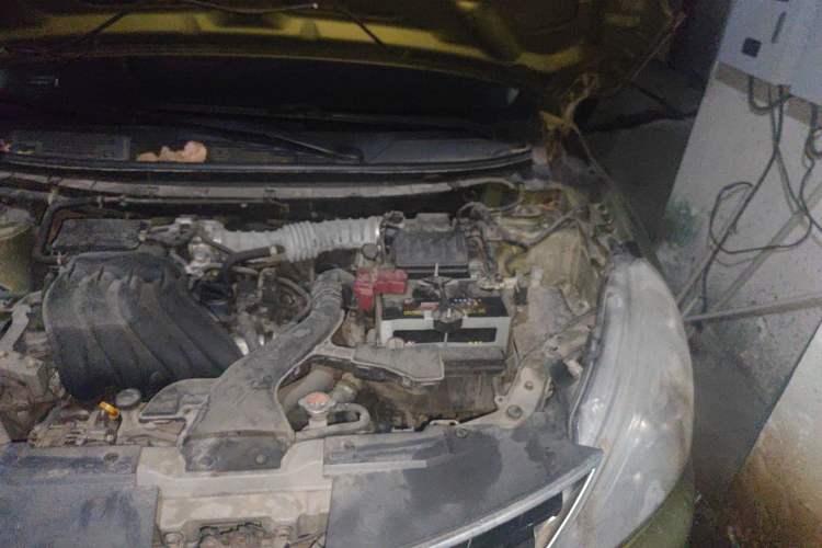 Used Nissan Livina 2013 JINRUI 1.6XV CVT Luxury Edition Engine Bay Left