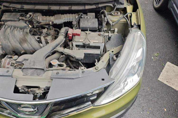 Used Nissan Livina 2013 JINRUI 1.6XV CVT Luxury Edition Engine Bay Left