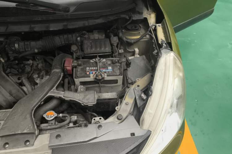 Used Nissan Livina 2013 JINRUI 1.6XV CVT Luxury Edition Engine Bay Left