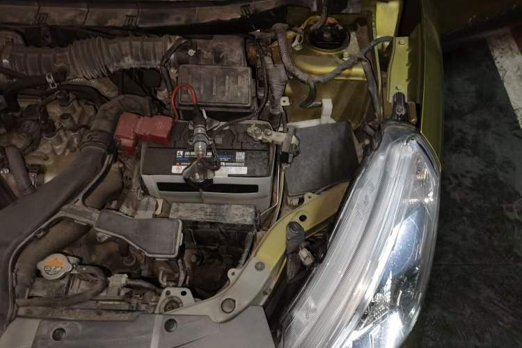 Used Nissan Livina 2013 Jinrui 1.6XL CVT Comfort Edition Engine Bay Left